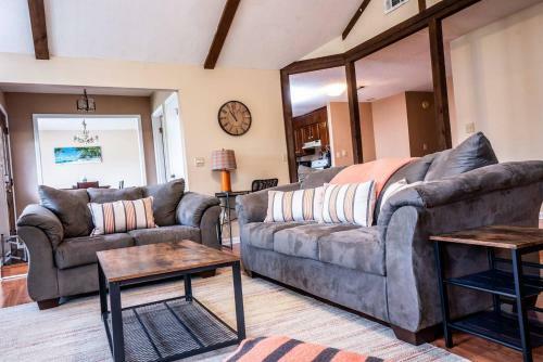 Kid + Pet-friendly Charming Home W/ Contactless Entry