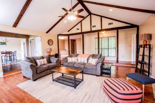 Kid + Pet-friendly Charming Home W/ Contactless Entry