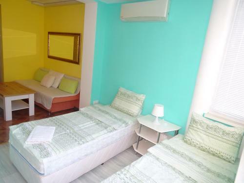 Hostal ???? ?? ????? ??-??-??**