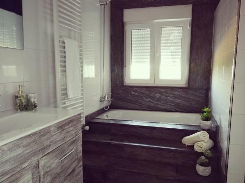 Villa Casa Do Jos� En El Coraz�n de La Ribeira Sacra