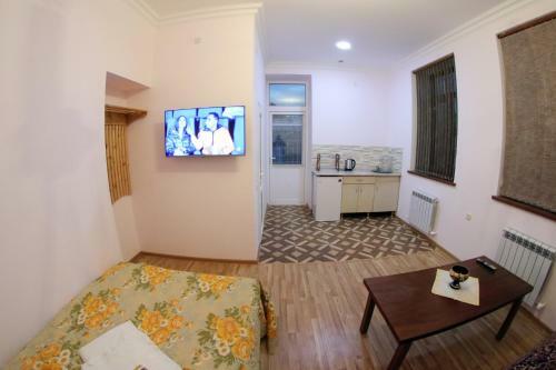 Hostal Vanand Guest House