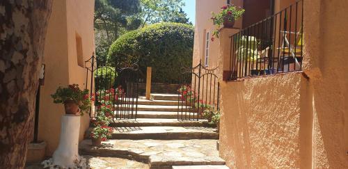 Casa Con Jard�n A 25 Metros de La Playa. La T.