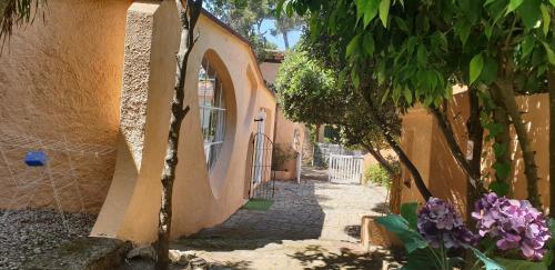 Villa Casa Con Jard�n A 45 Metros de La Playa. Es.