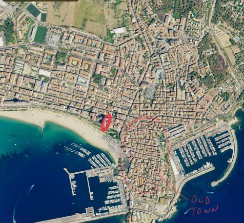 Seafront Apartment In Palam�s