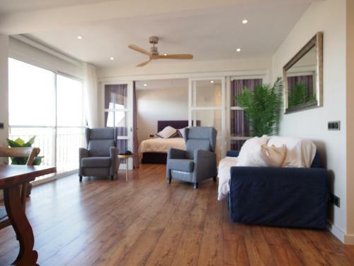 Seafront Apartment In Palam�s