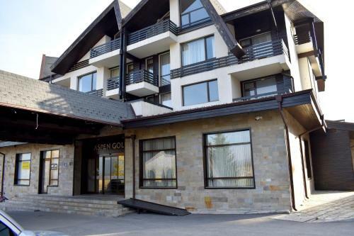 Hotel Aspen Ski And Golf Resort