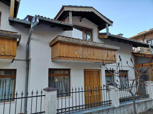 Hostal Ikonomov House