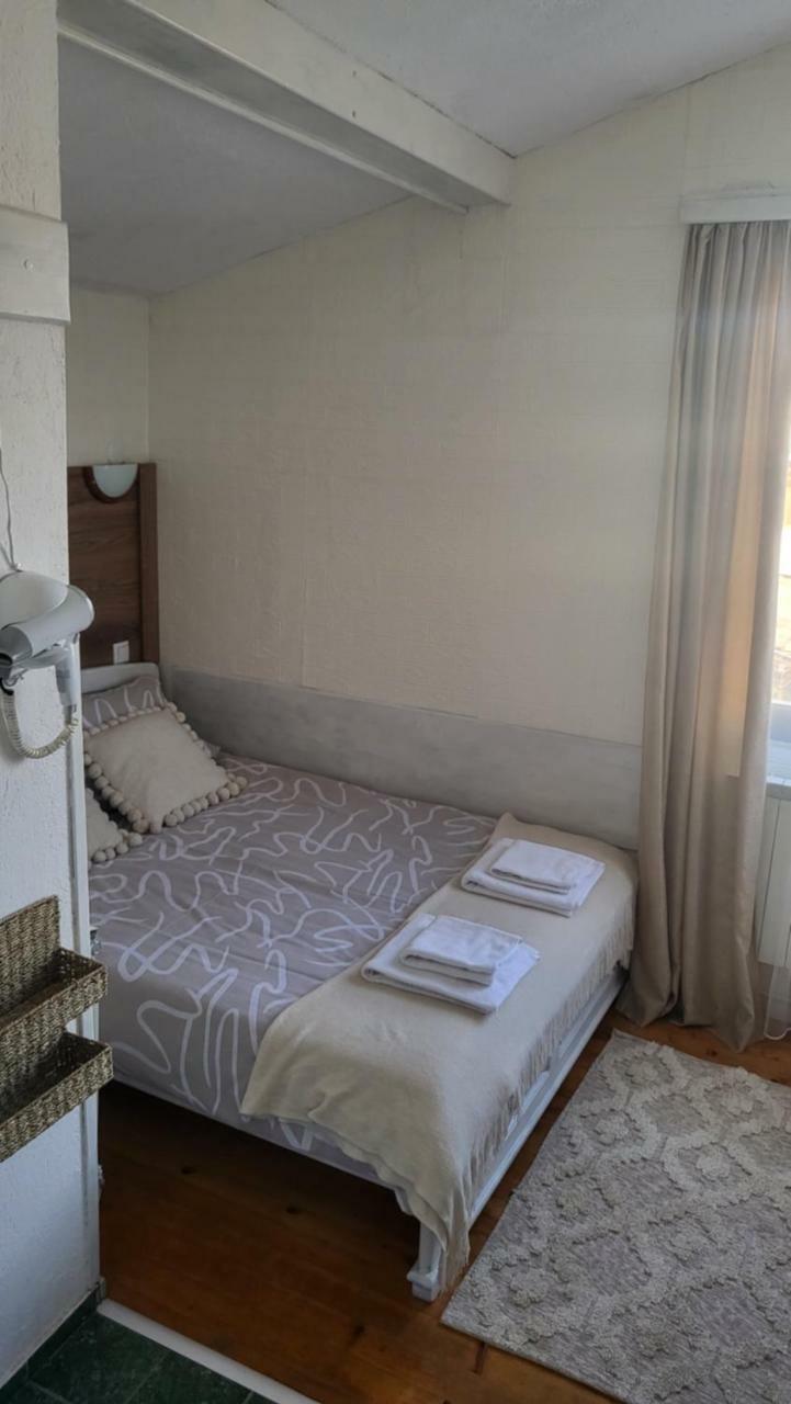 Hostal Boina House