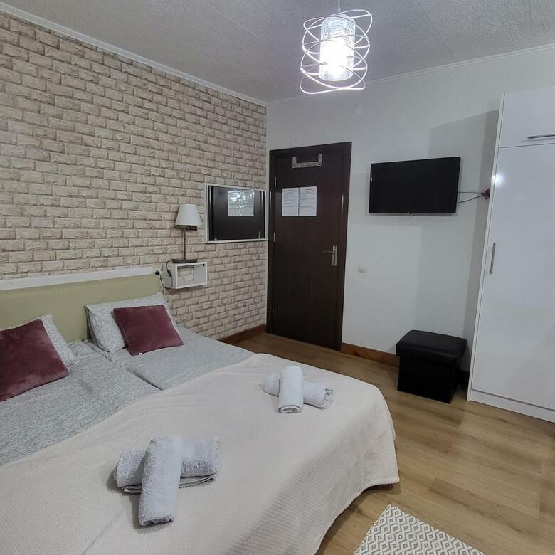 Hostal Boina House