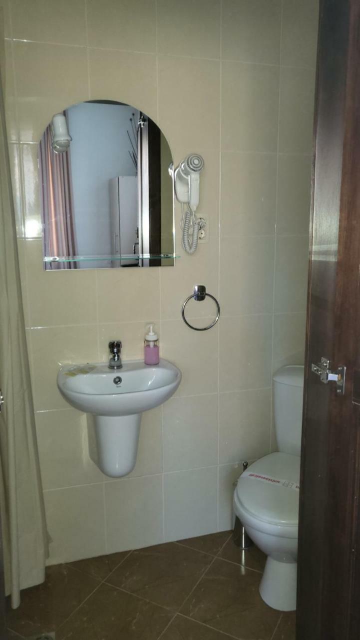 Hostal Boina House