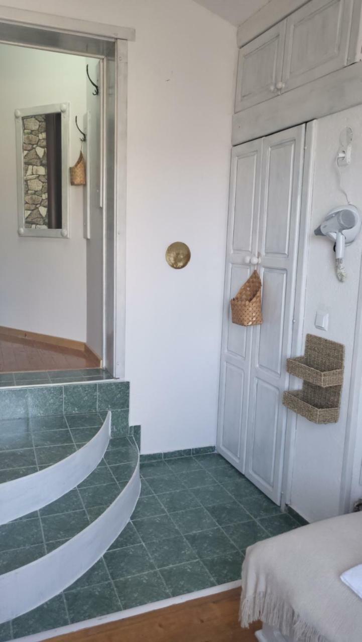Hostal Boina House