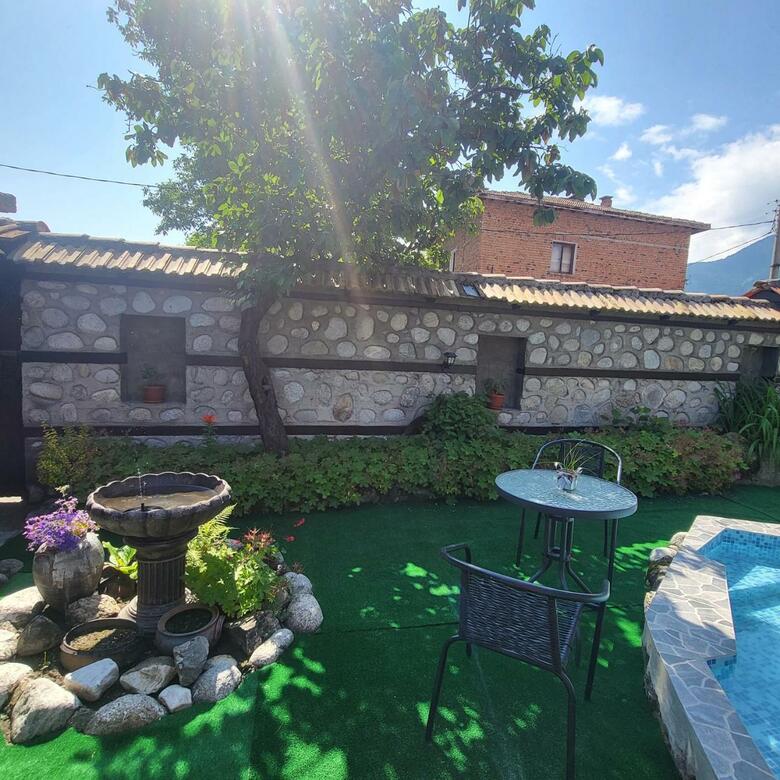 Hostal Boina House