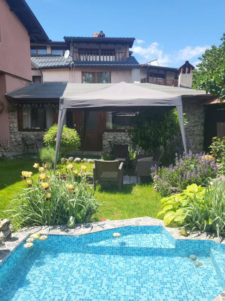 Hostal Boina House