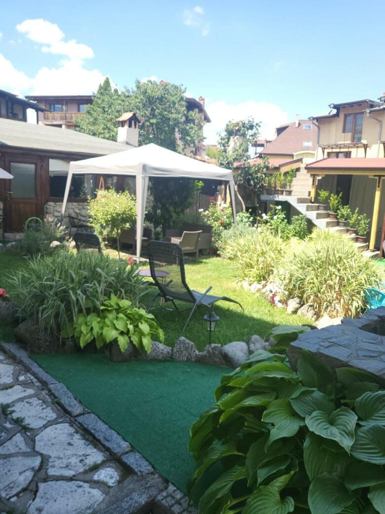 Hostal Boina House