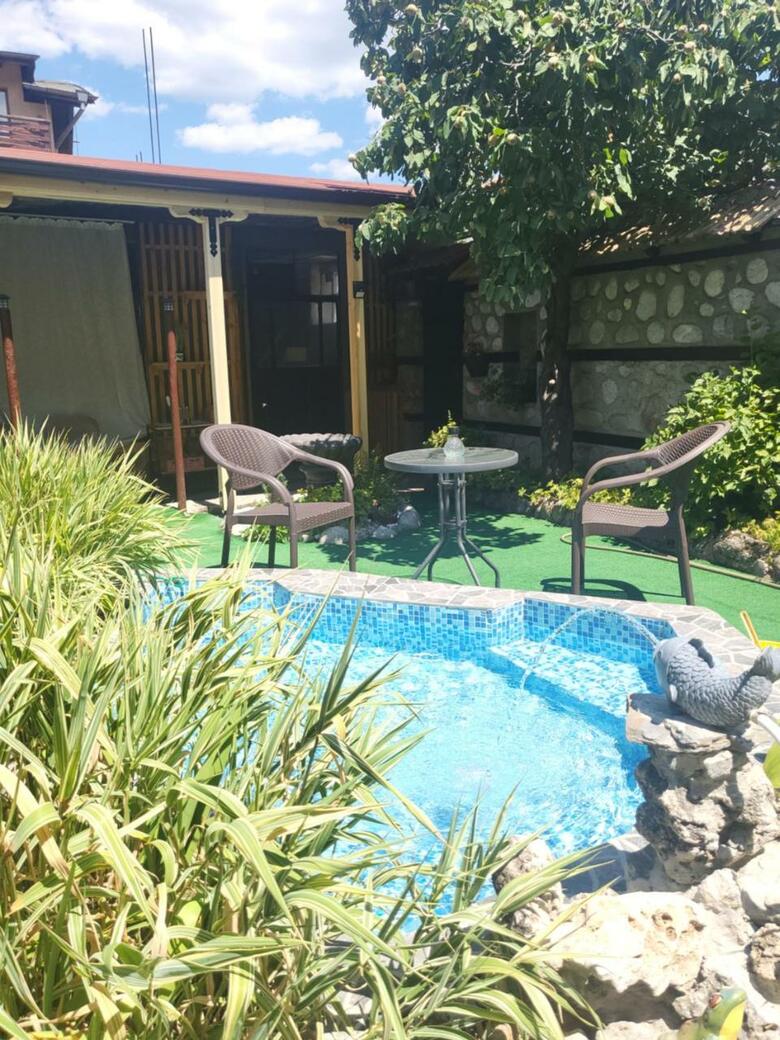 Hostal Boina House