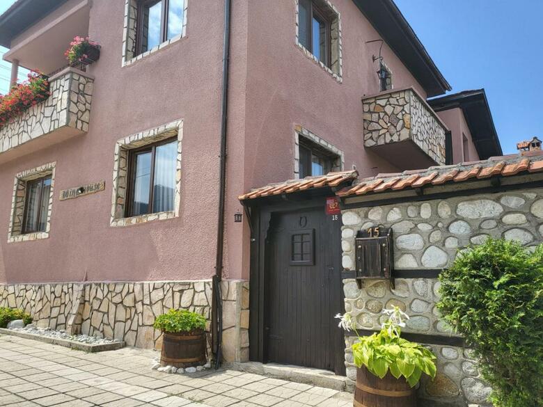 Hostal Boina House