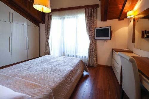 Villa Lake View House