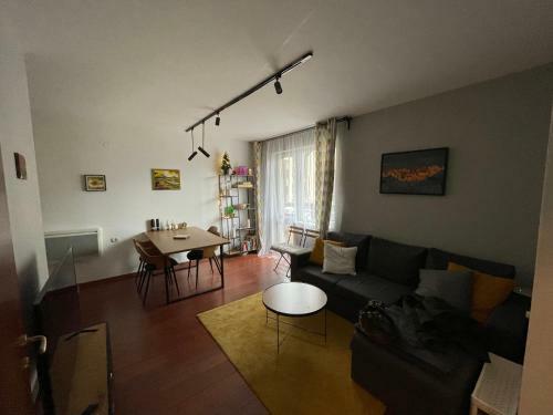 Lovely 2-bedroom Serviced Apartment With Spa