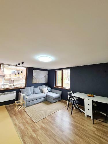 Elegant Apartment Near Gondola