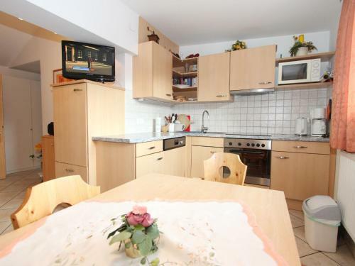 Apartment Plank II Stumm