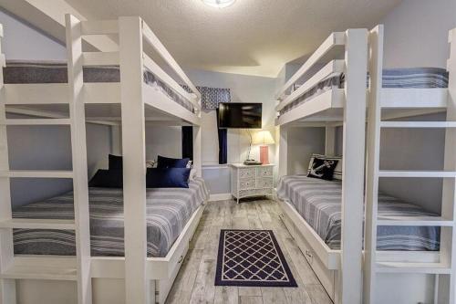 Grand Pointe 304