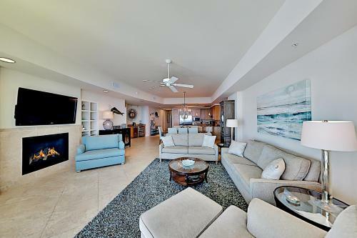 Turquoise Place #2205c