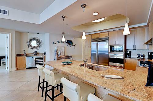 Turquoise Place #2205c