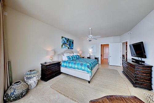 Turquoise Place #2205c