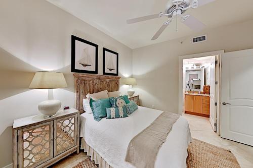 Turquoise Place #2205c