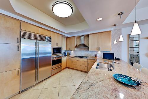 Turquoise Place #2205c