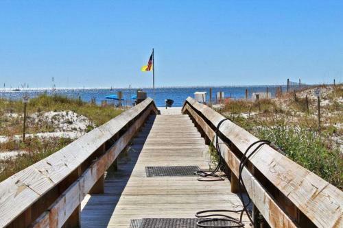 Phoenix East 1201 By Youngs Suncoast