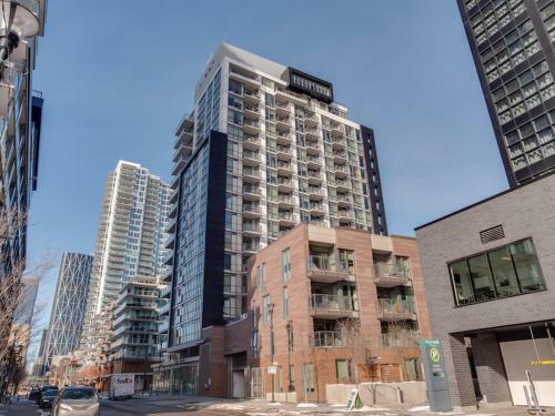 New Sweeping Views Luxury 2br Suite Pool Table, Rooftop Patio, Bbq, Coffee