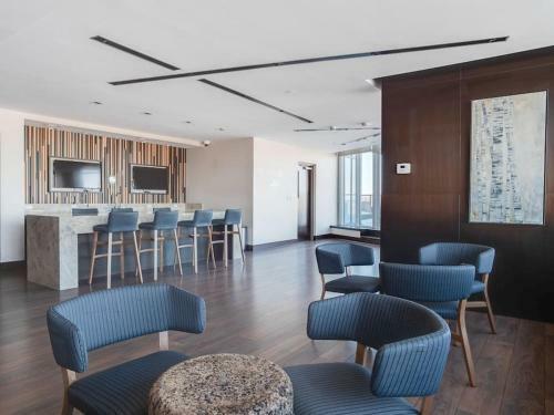 New Sweeping Views Luxury 2br Suite Pool Table, Rooftop Patio, Bbq, Coffee