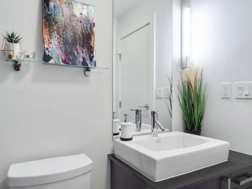 New Sweeping Views Luxury 2br Suite Pool Table, Rooftop Patio, Bbq, Coffee