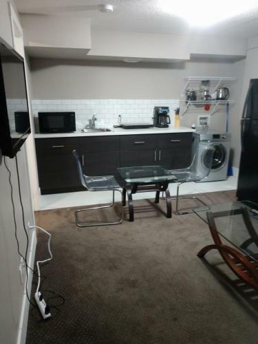 Apartamento Adorable One Bedroom Basement Suite