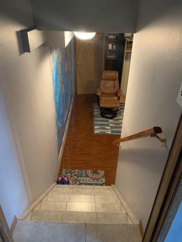 Small Private Basement Suite With Own Bathroom And Share Laundry