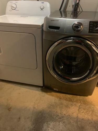 Small Private Basement Suite With Own Bathroom And Share Laundry