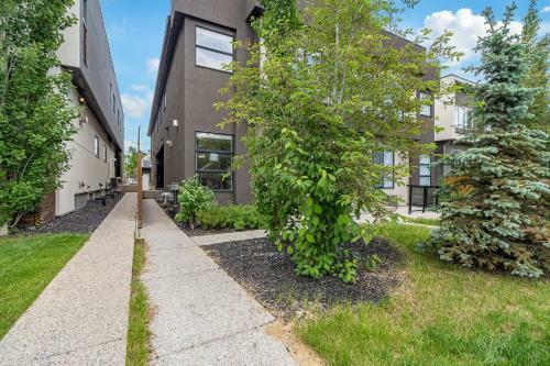 Contemporary Luxury 4 Bedroom House Near Downtown