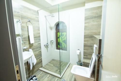 Sahati Hotel & Restaurant
