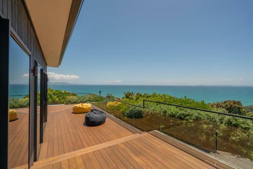 Hosts On The Coast ?taahua.