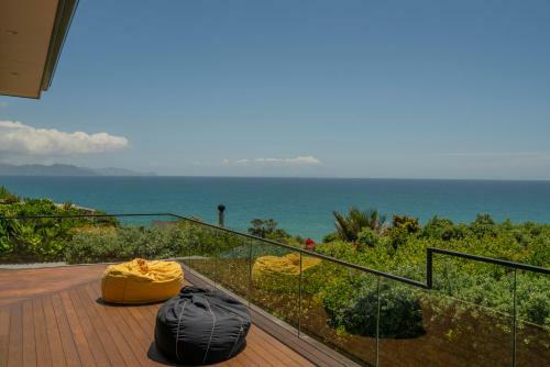Hosts On The Coast ?taahua.