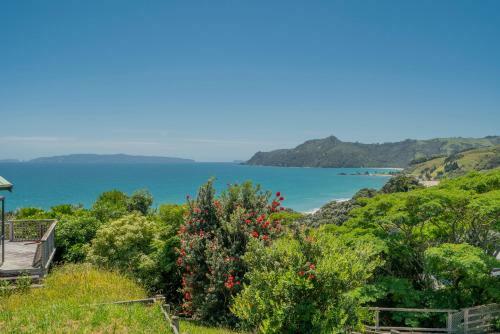 Hosts On The Coast ?taahua.