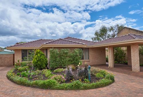 Api Busselton Seaside Escape Apartments