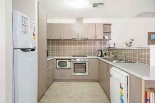 The Beach Hive - Unit 51 At Cape View Resort