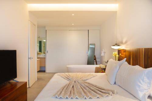 Blue View Beauty! Beachfront Condo With Large Private Terrace