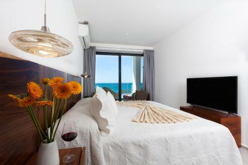 Blue View Beauty! Beachfront Condo With Large Private Terrace
