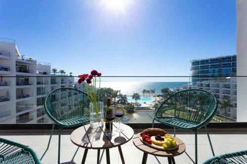 Blue View Beauty! Beachfront Condo With Large Private Terrace