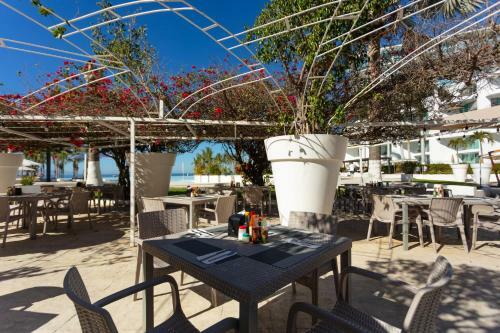 Blue View Beauty! Beachfront Condo With Large Private Terrace