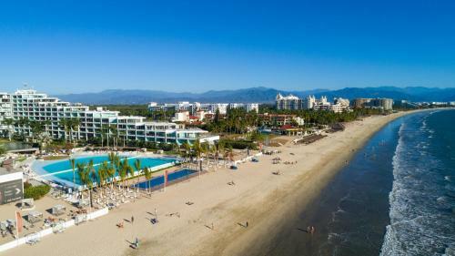 Blue View Beauty! Beachfront Condo With Large Private Terrace