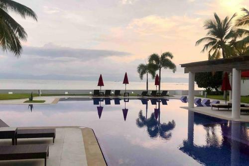 Apartamento Beachfront Condo In Bucear�as